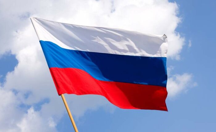 1614846331_123-p-fon-flag-rossii-149